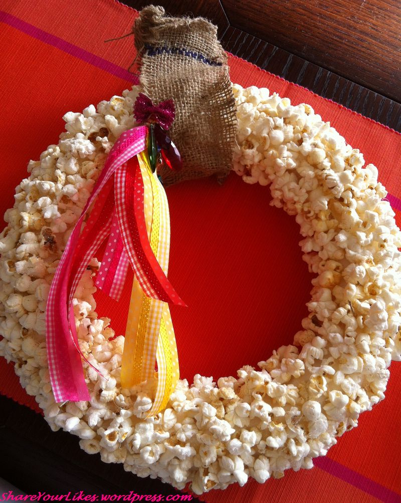 popcorn wreath