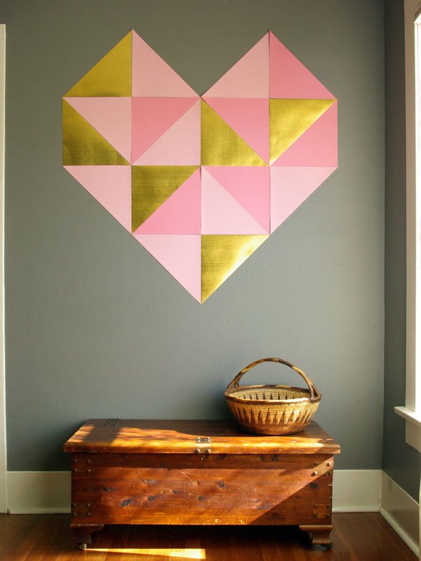 via http://www.oleanderandpalm.com/2013/01/giant-geometric-wall-heart.html