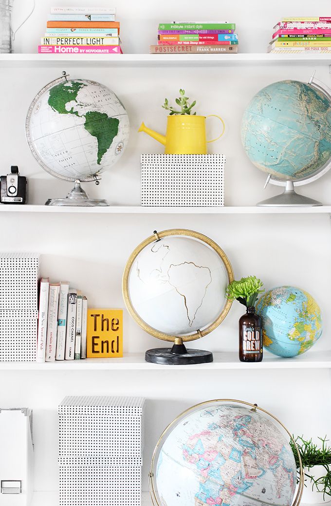 via http://ispydiy.com/my-diy-gold-chalkboard-globe/