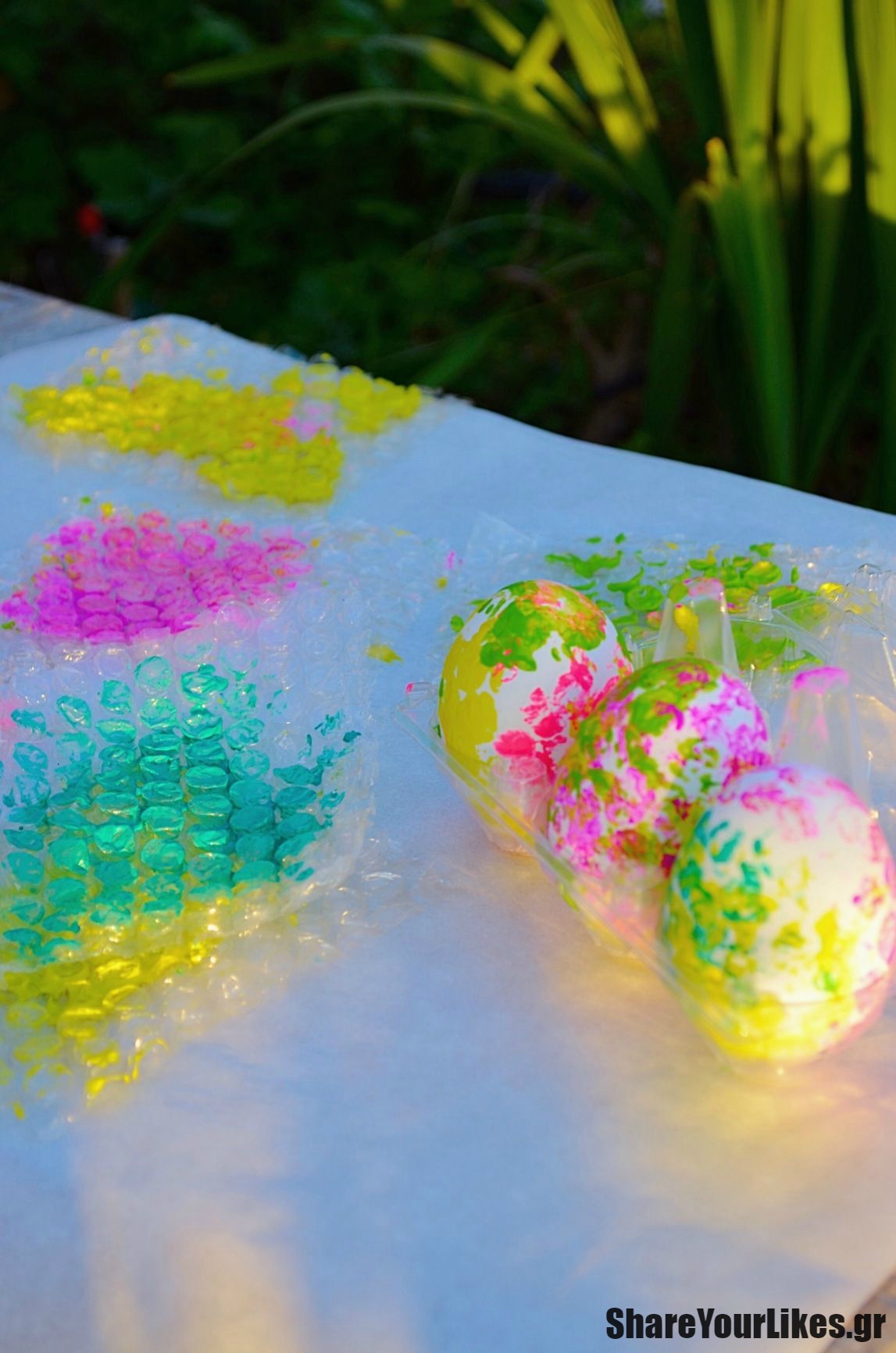 diy easter eggs with bubble wrap