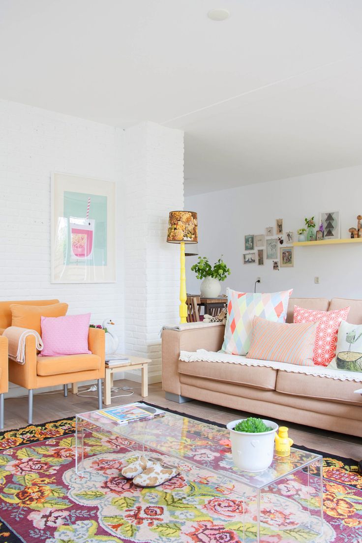 via http://decor8blog.com/2014/09/23/homes-with-heart-quirky-and-collected-home/