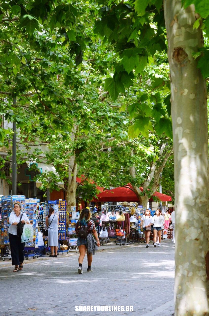 Touristes Stin Poli