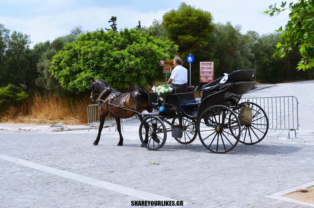 Touristes stin poli2